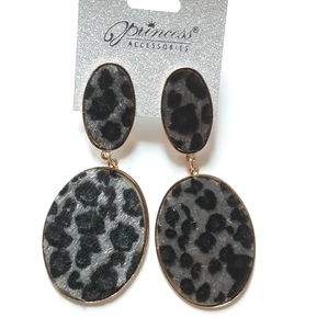 Princess Accessories Gray Leopard Print Dangle Earrings